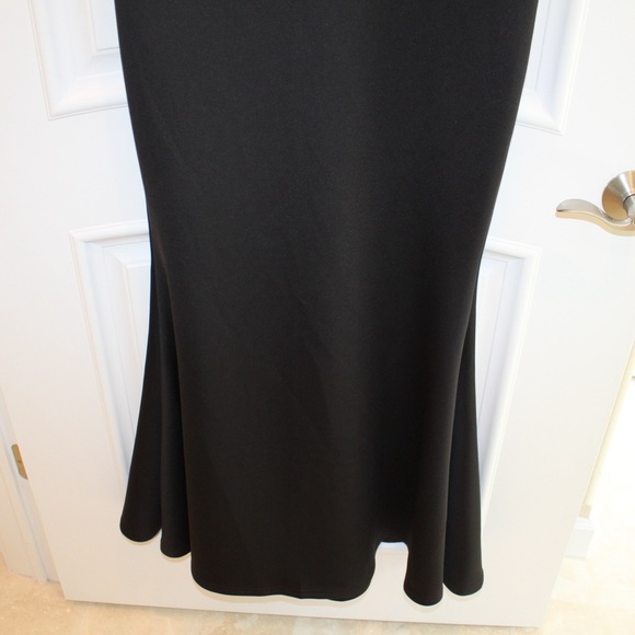 Black gown (women’s XL) - Picture 8 of 12